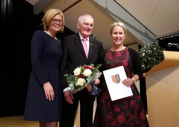 CDU Landesvorsitzende Julia Klöckner mit dem scheidenden Landrat Hans Jörg Duppré und der neuen Landrätin Dr. Susanne Ganster